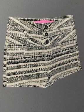 Tinseltown High-Waist Shorts Size 2 Neutral & Black